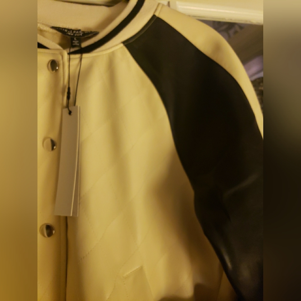Central Park West Issa Quilted Bomber in Ivory and Black NWOT Size Large - Picture 4 of 7